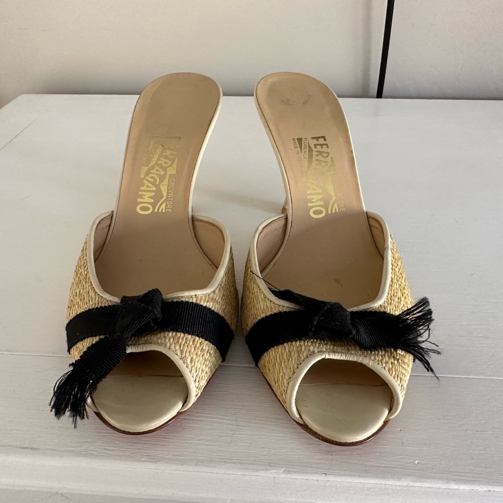 Salvatorre Ferragamo NEW with tags size 8.5 2A Ivory Mules